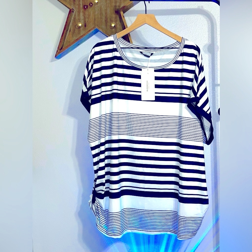 💙🤍 NWT BloomChic Striped Contrast Boat Neck Cap Sleeve Pullover💙🤍 22-24 (3x)